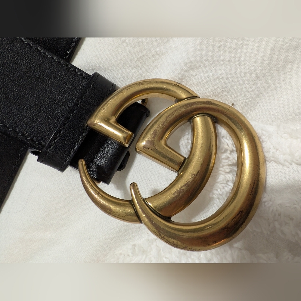 Gucci Elegant Black Belt with Gold Buckle - Picture 5 of 5
